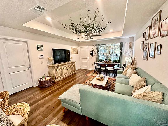 4th image of 161 Calvert Oaks Dr