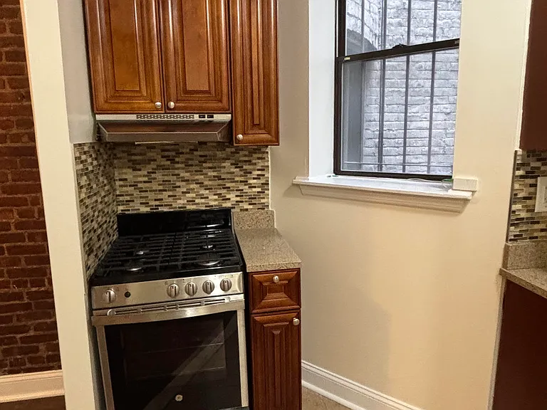 323 E 92nd St #4B — Photo 2