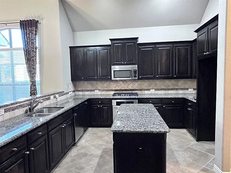 902 Panther Ln — Photo 9