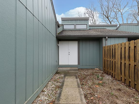 2nd image of 228 Sugarwood Ln #6