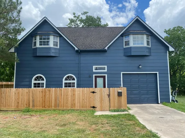 2045B Lee Rd, Pearland, TX 77581