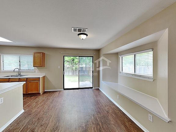 4th image of 1227 Deerhound Pl