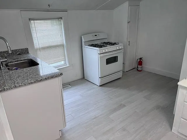 1364 Francis Ct — Photo 7