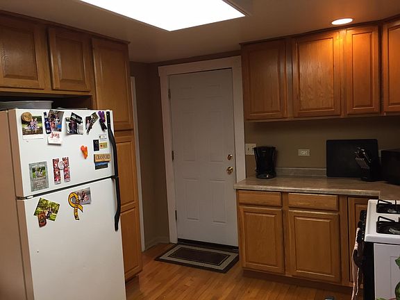 4th image of 1734 N Wilmot Ave #2