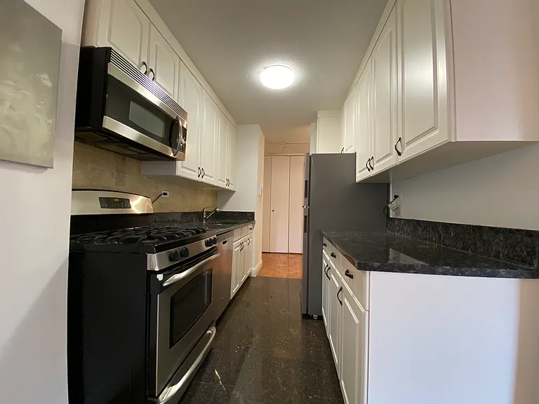 1641 3rd Ave #9H — Photo 5