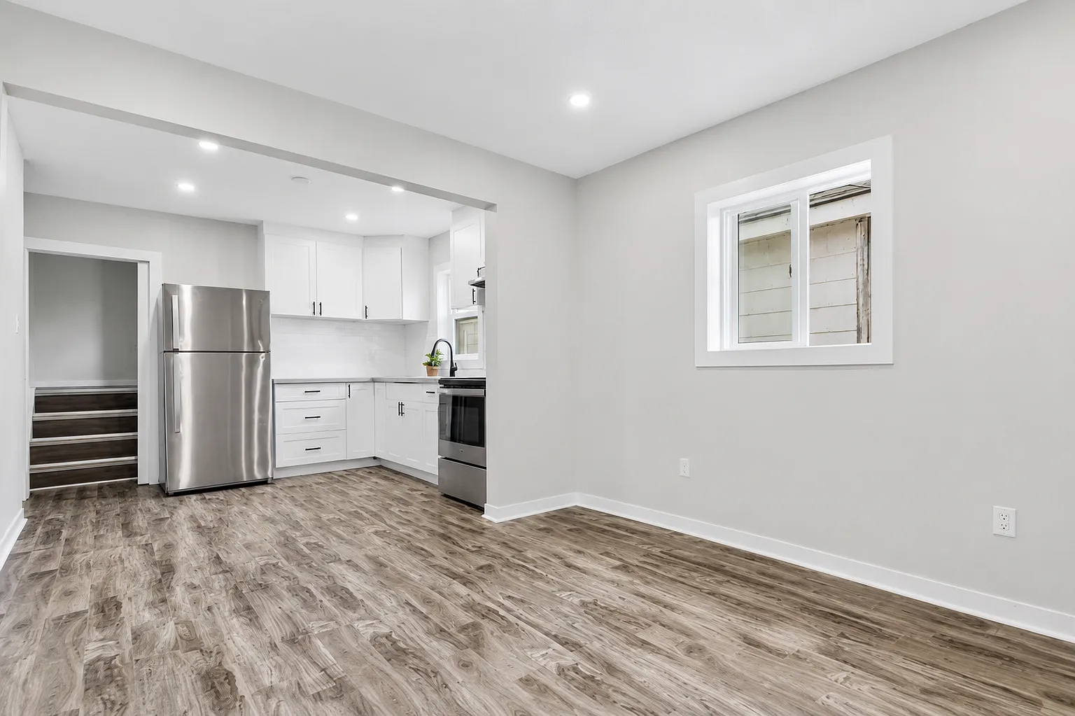 3-235 Hamilton Rd — Photo 1
