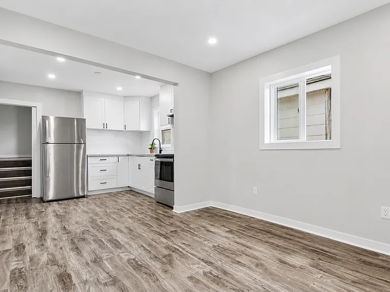 235 Hamilton Rd #3 — Photo 1