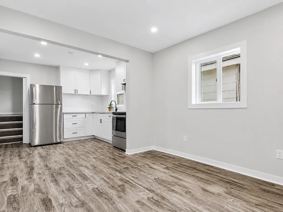 235 Hamilton Rd #3