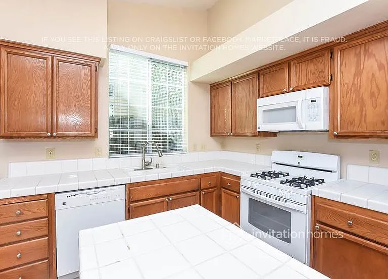 8441 Solitude Ct — Photo 4