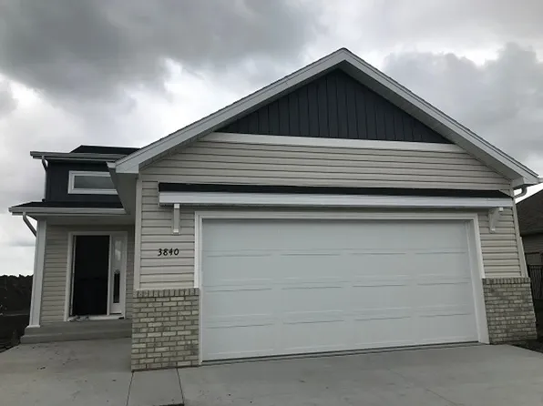 3840 16th St S, Moorhead, MN 56560