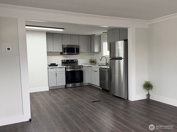 4th image of 18501 52nd Avenue W #88
