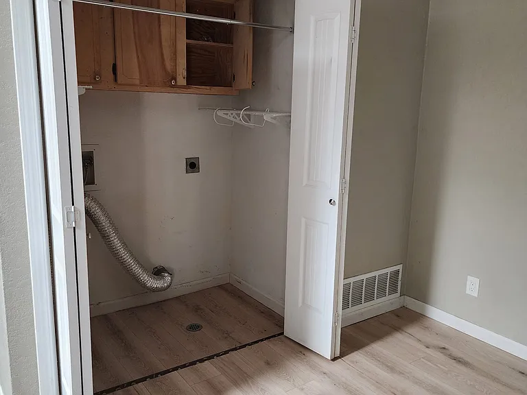 648 Suffolk Dr — Photo 5