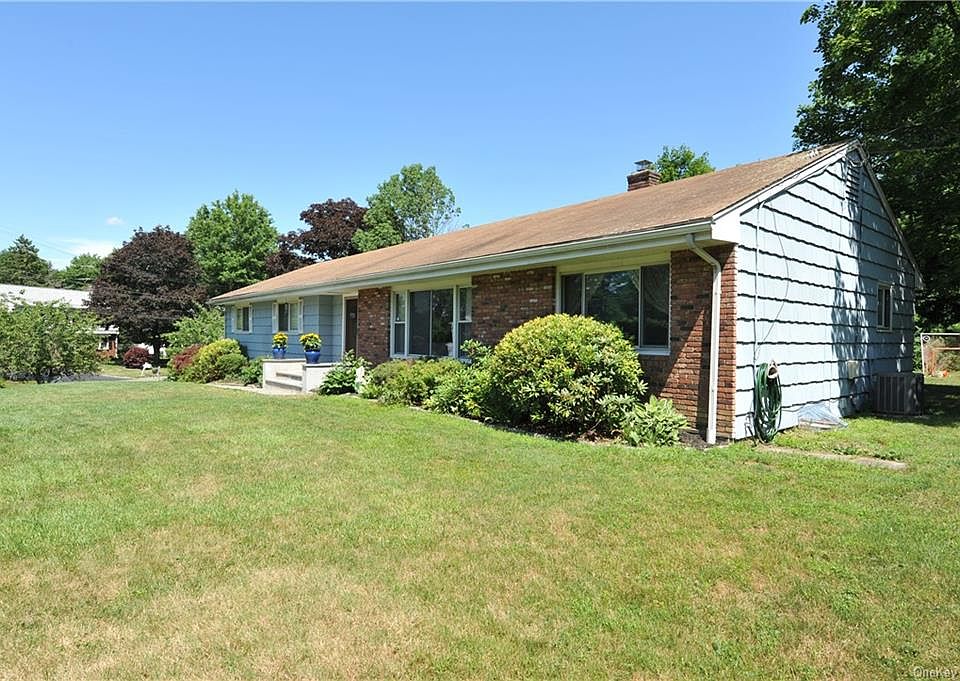 1st image of 4 Willow Dr