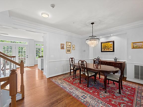 4th image of 272 Murtha St