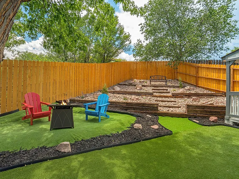 985 Apollo Ct — Photo 32