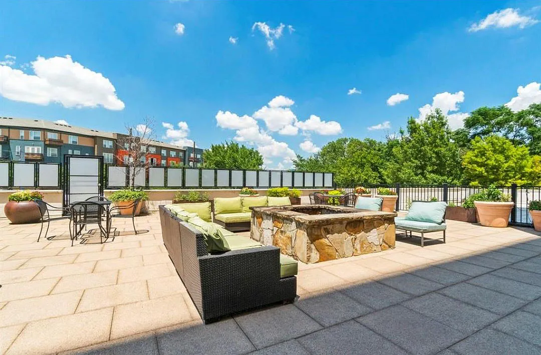 2 bed, 2030 sqft, $2,850 — Photo 1