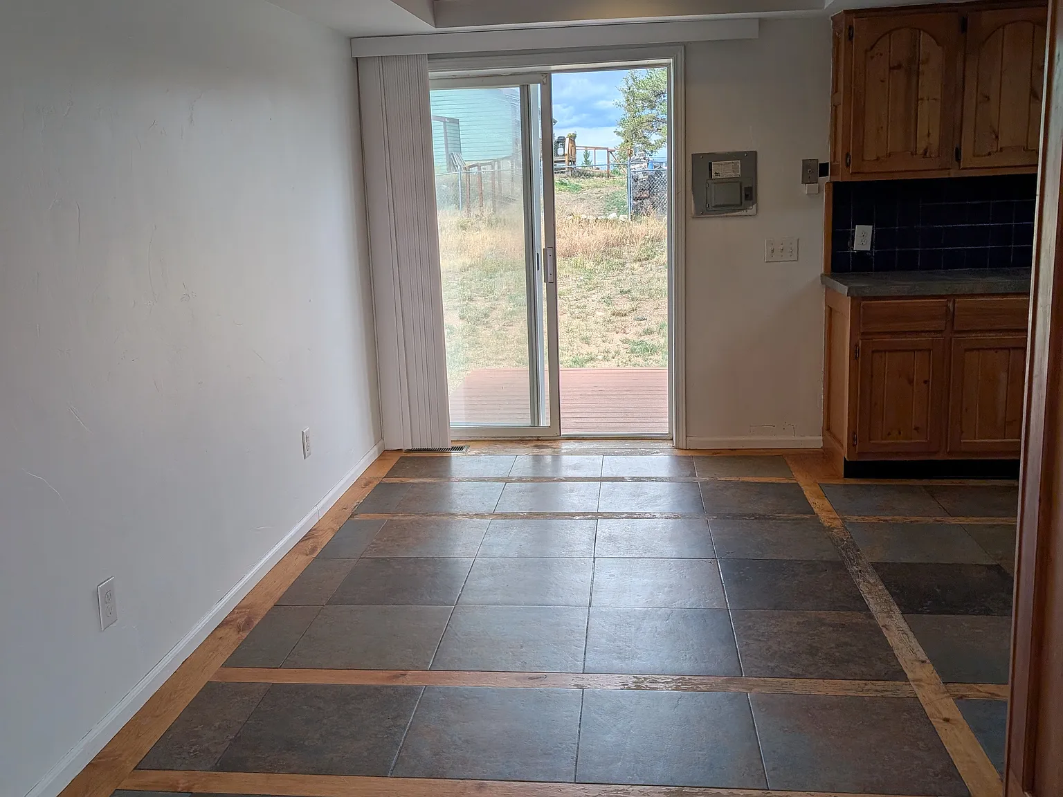 4 bed, 2046 sqft, $2,700 — Photo 3