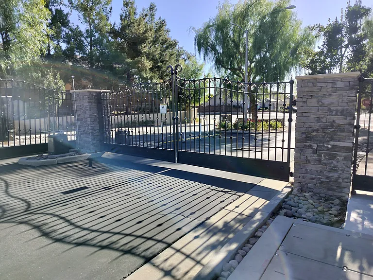 1423 Silverberry Ln — Photo 20