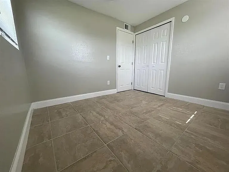 2505 Avenue L — Photo 9