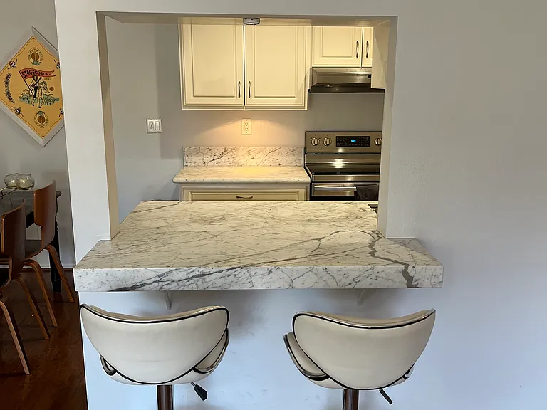 612 S Barrington Ave — Photo 16