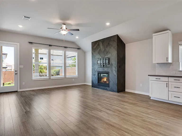 4318 Frankfurt Ln — Photo 11
