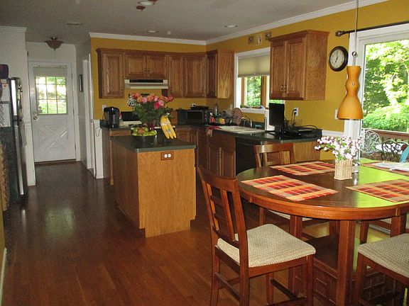 4th image of 8 Klingher Ct