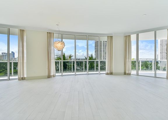 4th image of 4100 Island Blvd Unit 801