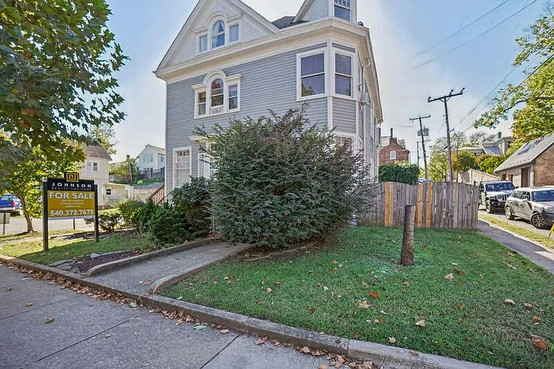 1 bed, 1.0 bath, 1000 sqft, $1,200 — Photo 2