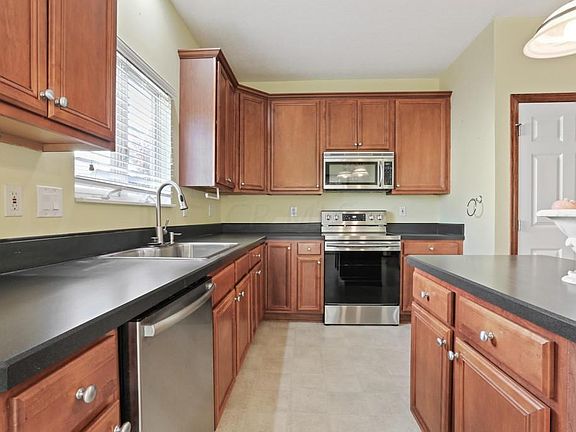 4th image of 5499 Benpatrick Ct