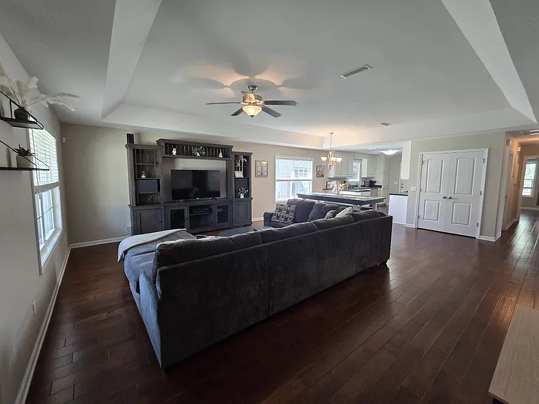 304 Jasmine Cir — Photo 5