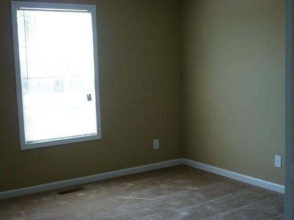 3rd image of 1729 Thistlewood Dr APT A
