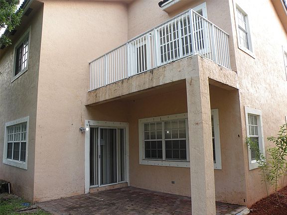 4th image of 958 NW 127th Avenue
