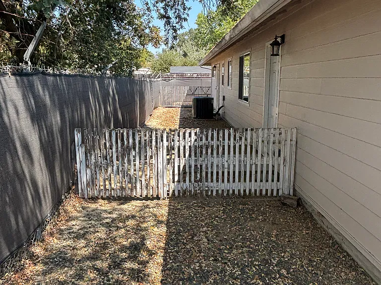 9710 Kent St — Photo 4