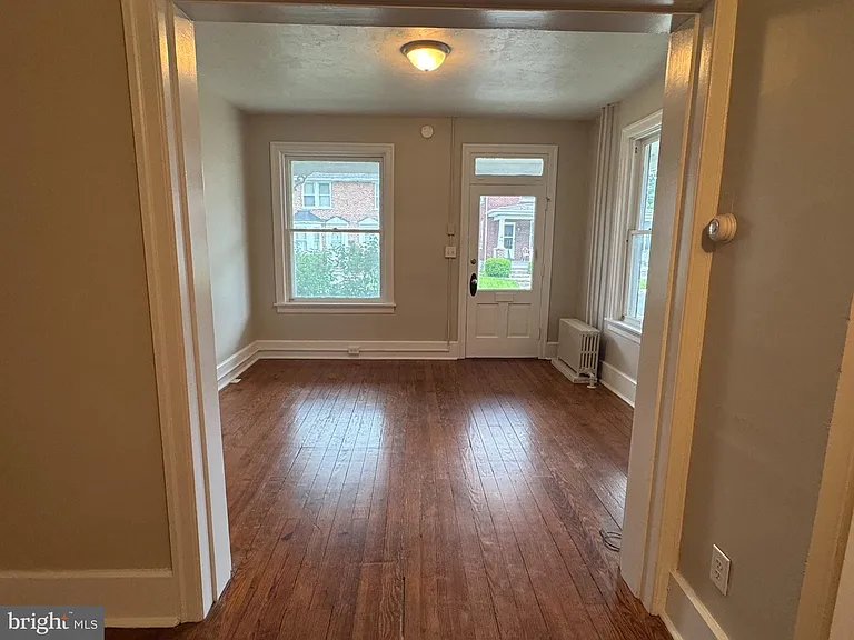 453 W Middle St — Photo 3