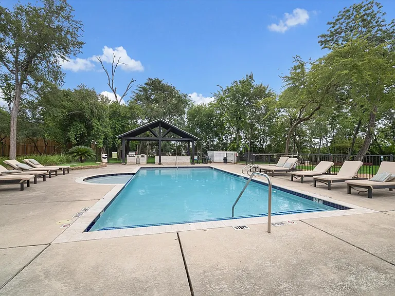 Grove at White Oak — Photo 16