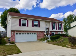 916 Lacrosse St, Carol Stream, IL 60188