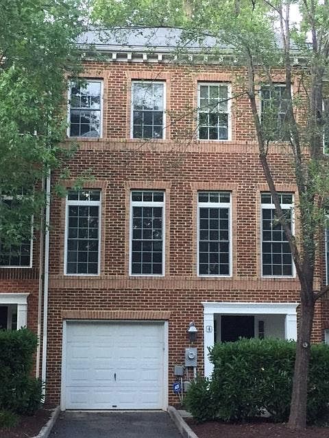 3 LVL. BRICK TOWNHOUSE
