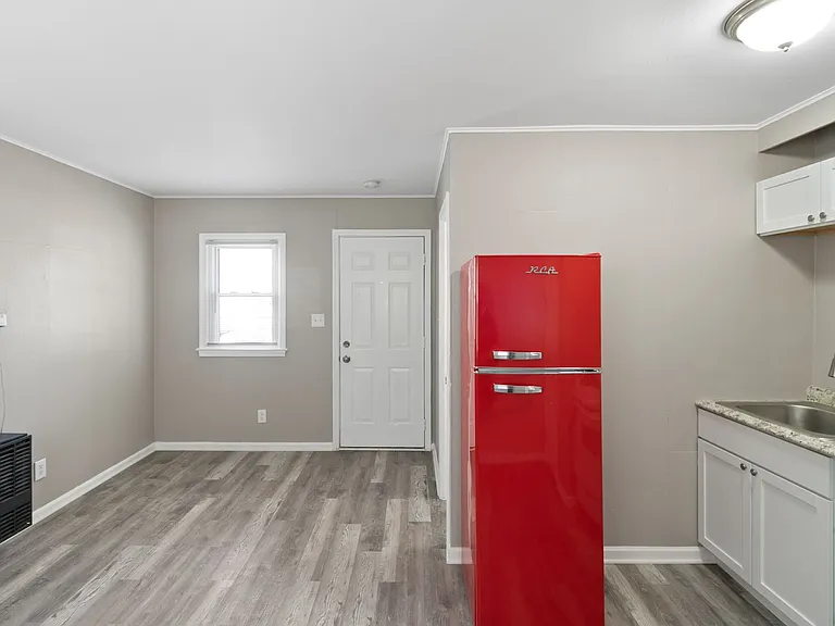 24311 Plymouth Rd — Photo 22