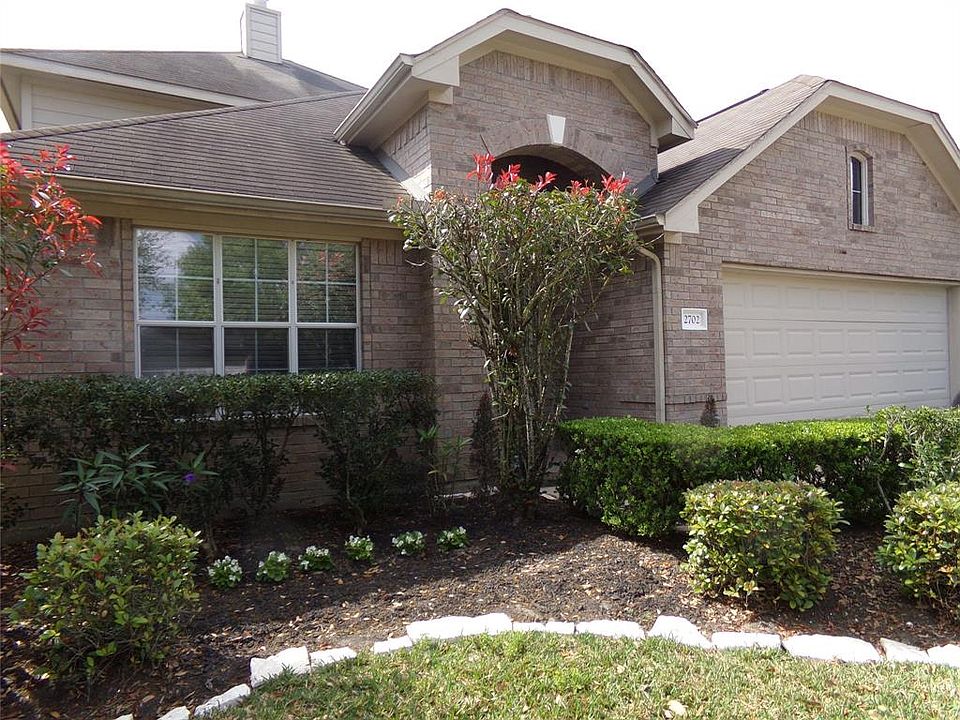 1st image of 2702 Hidden Landing Dr