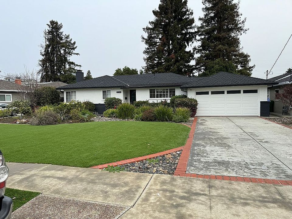 2nd image of 37716 Glenmoor Dr
