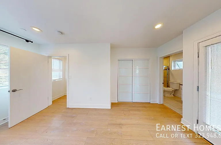 147 1/2 Roselake Ave — Photo 9