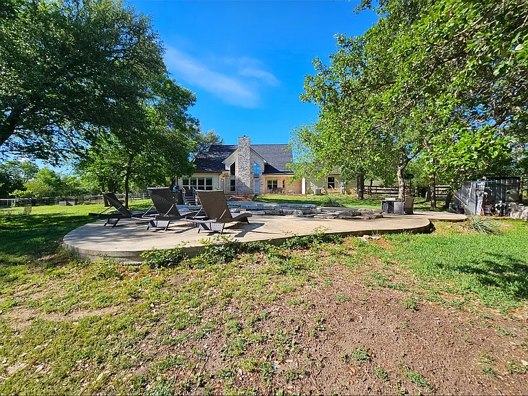 1060 Great Oaks — Photo 4