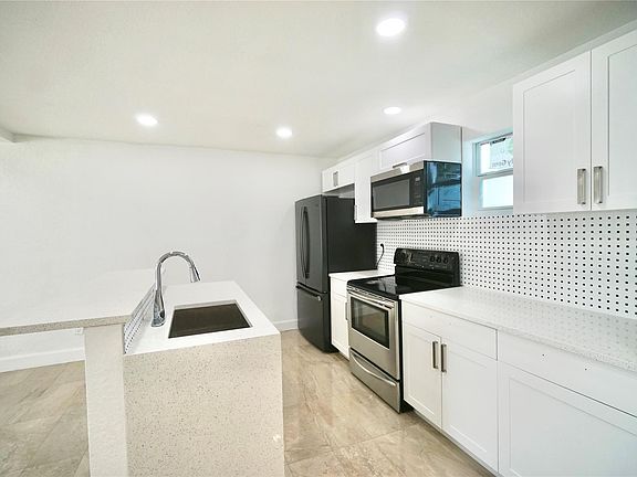 4th image of 2205 A Isaacs Avenue