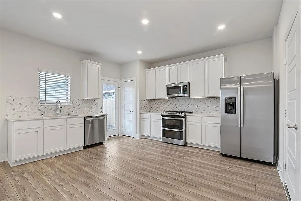 3 bed, 2.5 bath, 1740 sqft, $2,450 — Photo 3