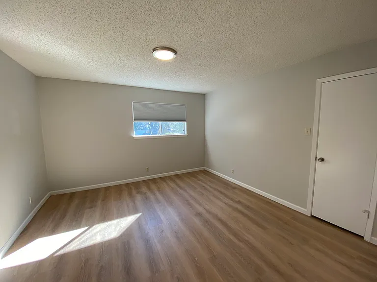 8812 Clearbrook Trl #B — Photo 16