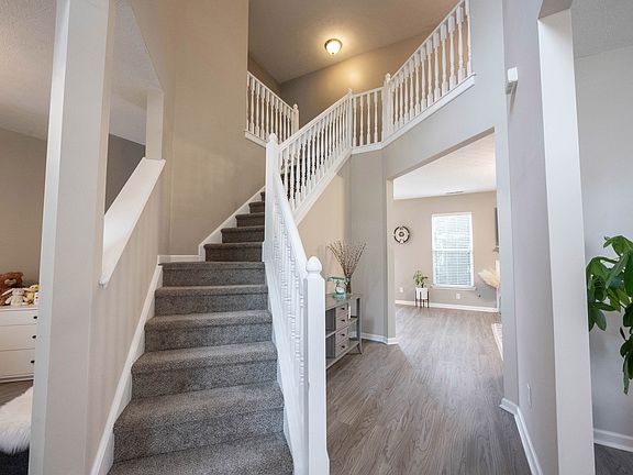 4th image of 8688 N Autumnview Dr