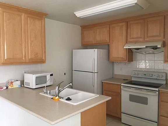 3rd image of 390 N 1st St APT 1