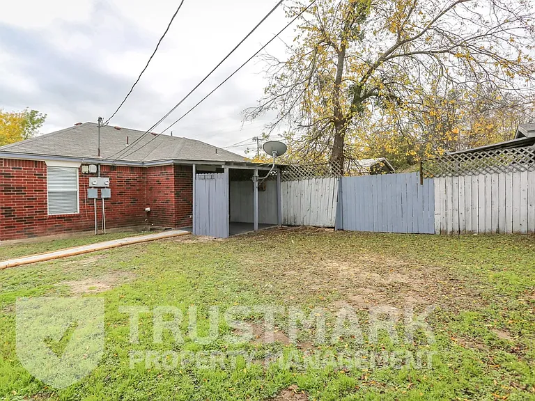 220 Gibson St #B — Photo 15