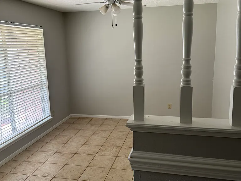 2421 Maxwell Ln — Photo 8