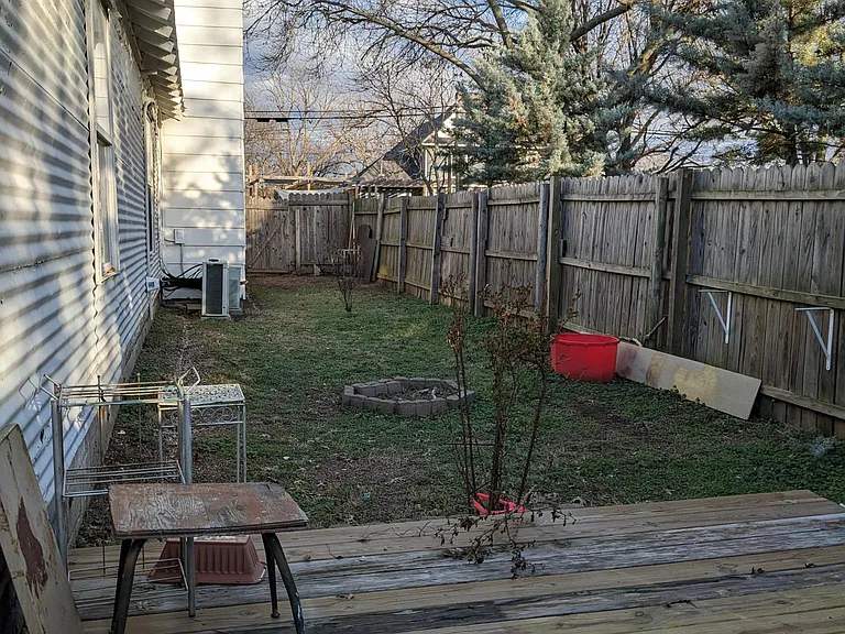 1212 E 3rd St #B — Photo 12